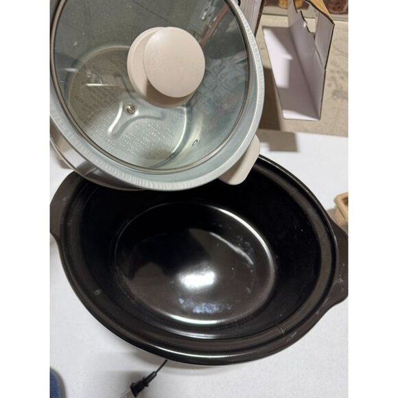 Bella 6-Quart Programmable Slow Cooker with Additional 2-quart Slow Cooker Set - Picture 3 of 7